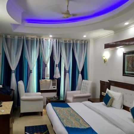 Hotel Tjs Grand Delhi  Esterno foto