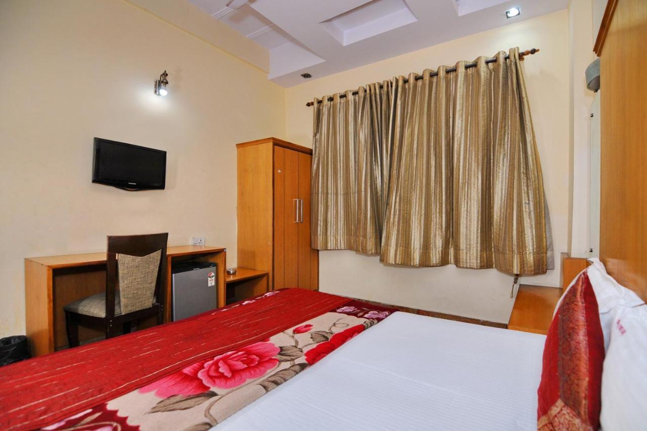 Hotel Tjs Grand Delhi  Esterno foto