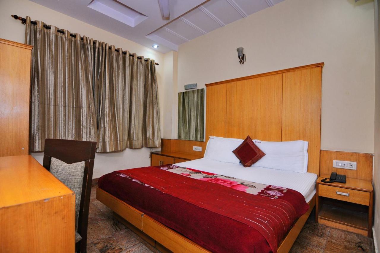 Hotel Tjs Grand Delhi  Esterno foto