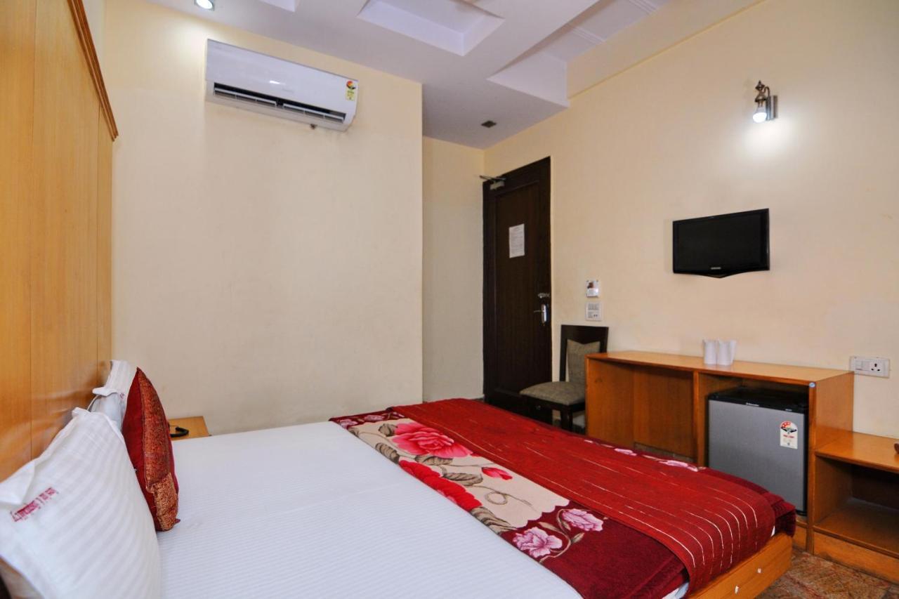 Hotel Tjs Grand Delhi  Esterno foto