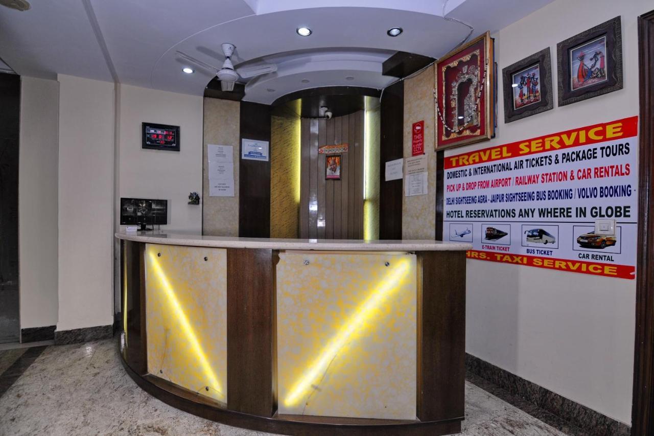 Hotel Tjs Grand Delhi  Esterno foto