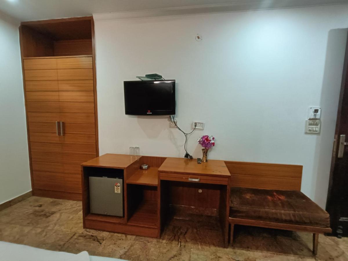 Hotel Tjs Grand Delhi  Esterno foto