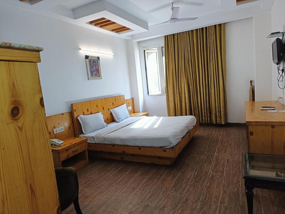 Hotel Tjs Grand Delhi  Esterno foto