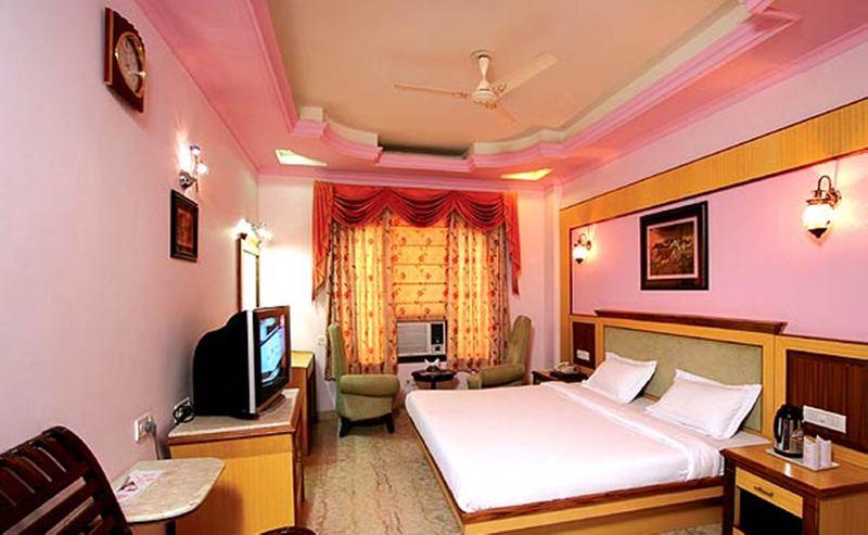Hotel Tjs Grand Delhi  Esterno foto