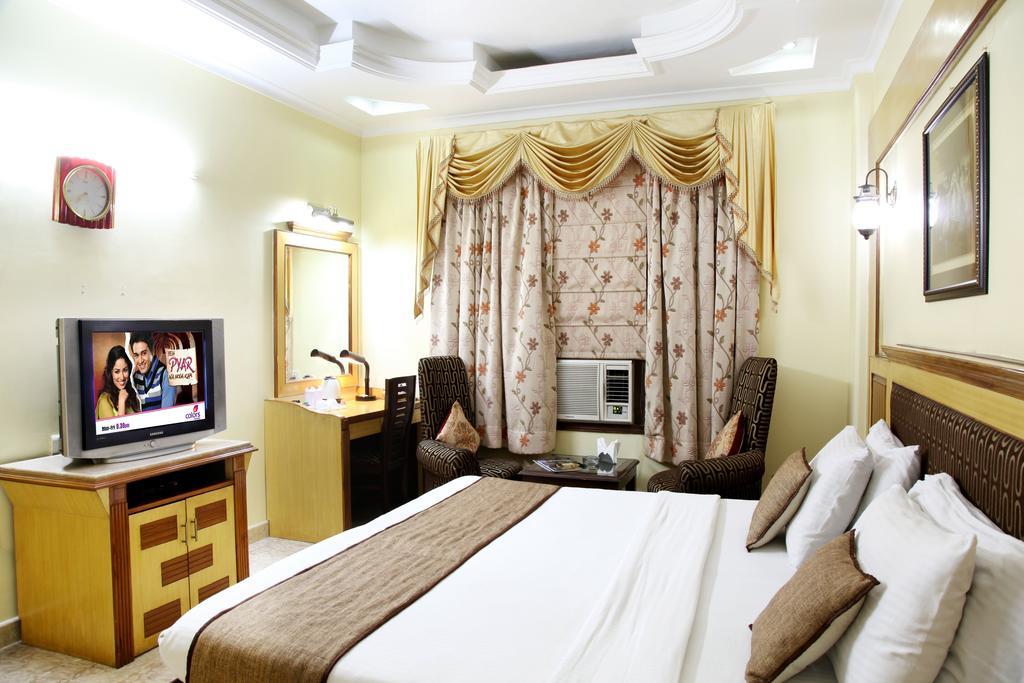 Hotel Tjs Grand Delhi  Esterno foto