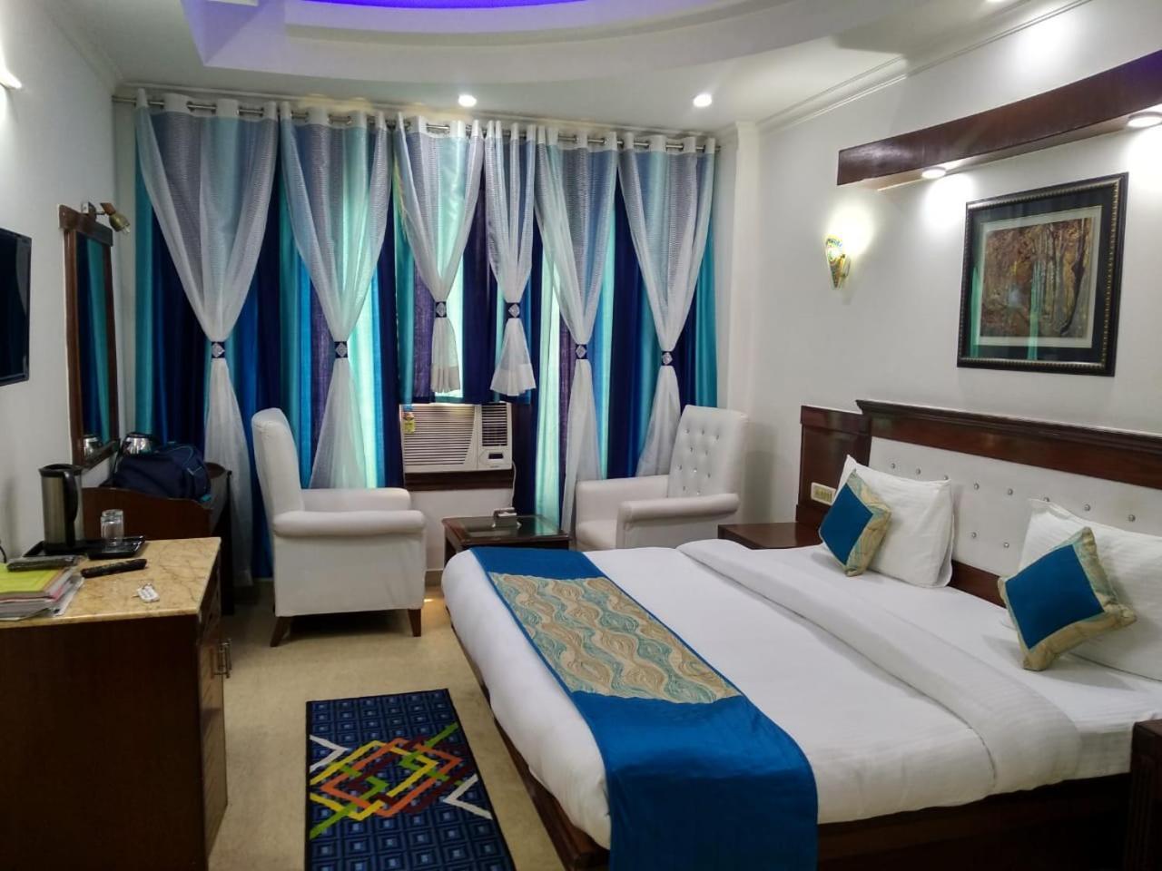 Hotel Tjs Grand Delhi  Esterno foto
