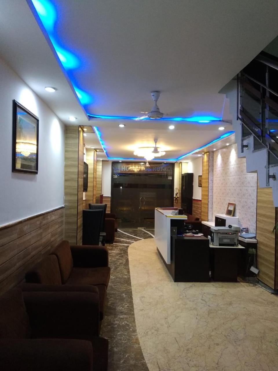 Hotel Tjs Grand Delhi  Esterno foto