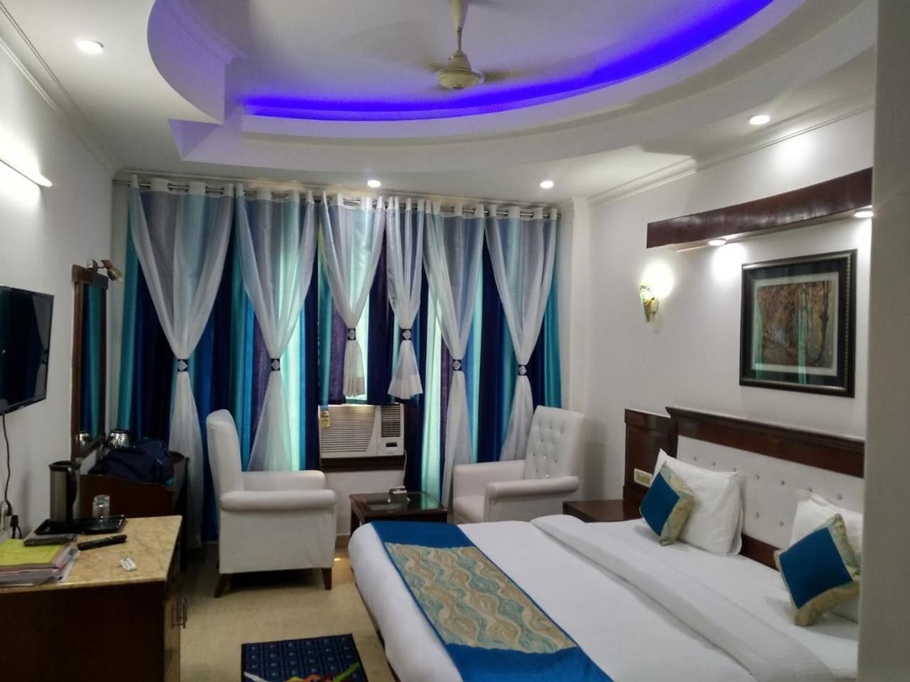 Hotel Tjs Grand Delhi  Esterno foto